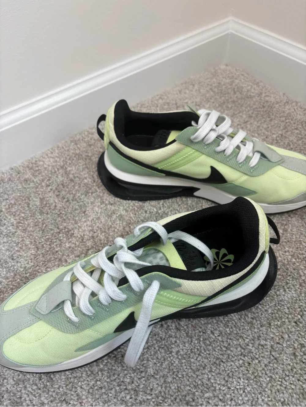 Nike Women’s Sneakers in Light Green, Mint, Black